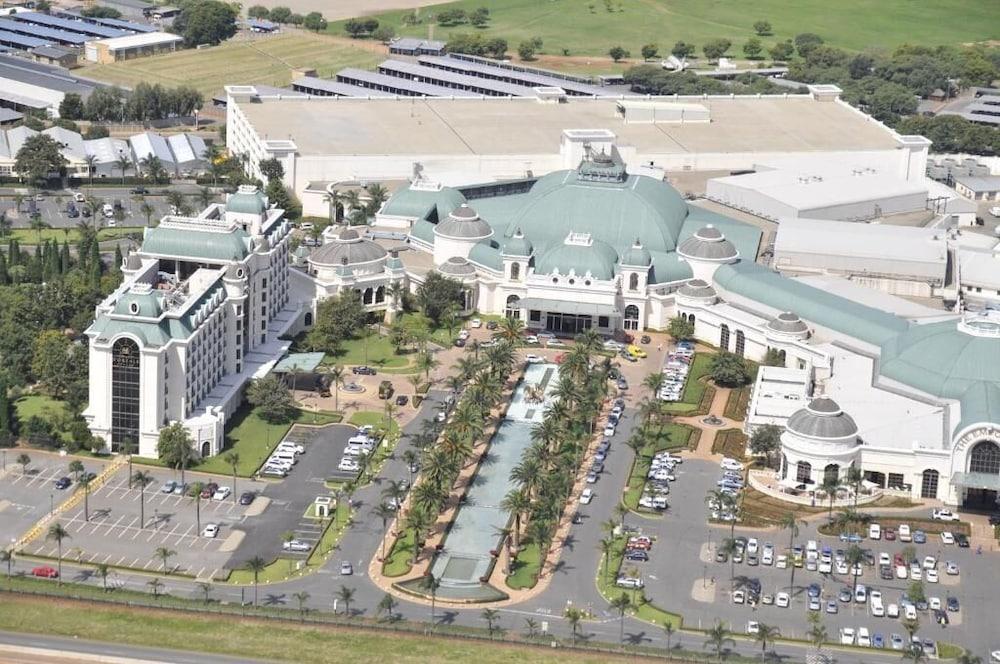 Peermont Metcourt Suites At Emperors Palace Kempton Park Luaran gambar